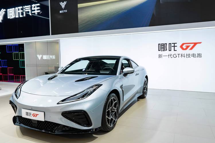 重庆巫溪县银建兴企业管理咨询哪吒汽车在智能汽车领域的表现，领途汽车在新能源汽车市场中的影响力